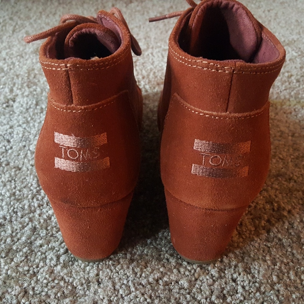 Toms Desert Wedge size 6.5
